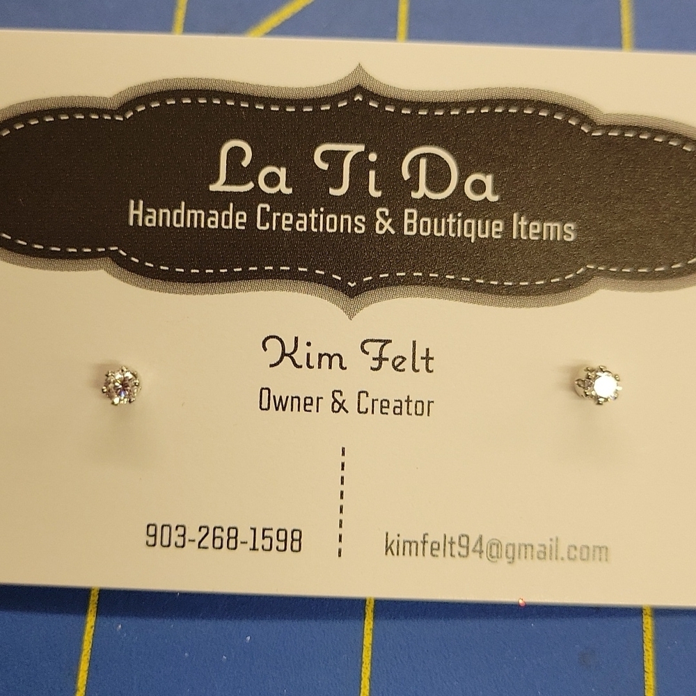 Diamond Faux Stud 0.3 cm Earrings 6 prong
